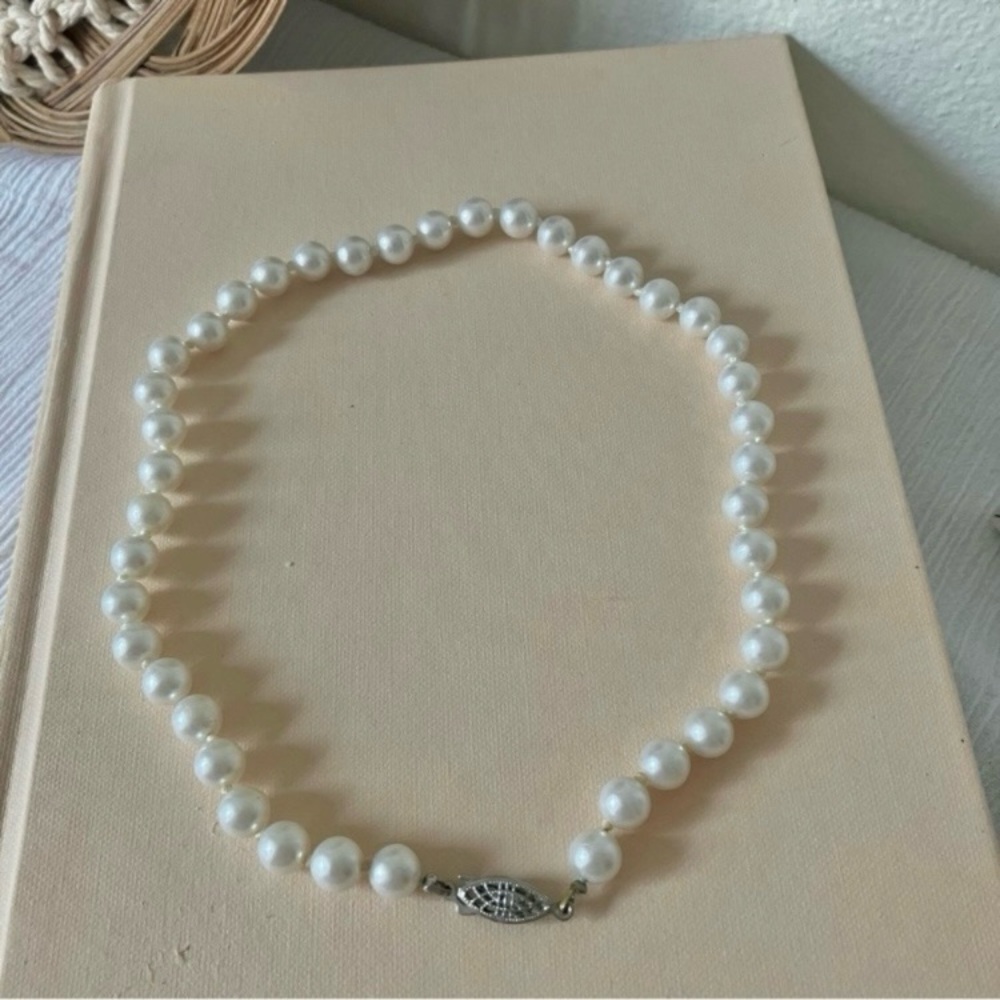 White Silver Pearl Necklace Vintage “Dove”  15” Marquise Fishhook Classic Simple - Picture 5 of 10